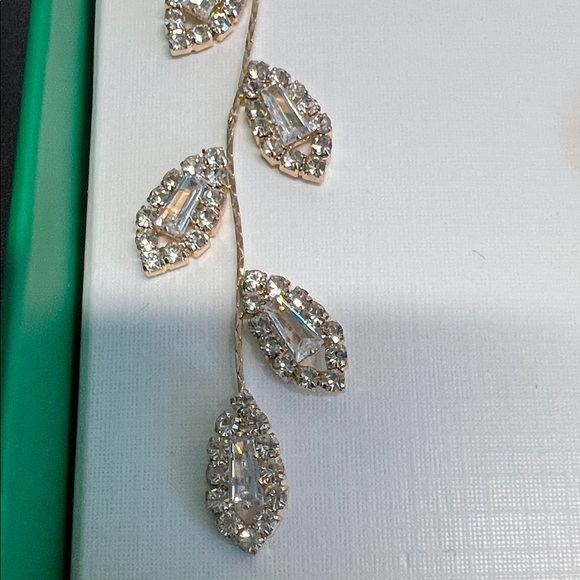 Piper K | Leaf Inspired Earrings ✨ - Picture 6 of 9